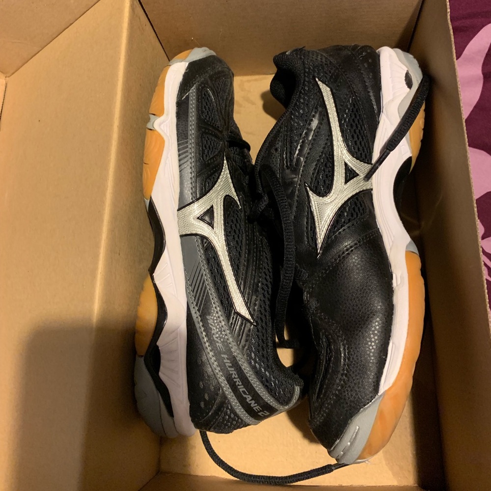 Mizuno women’s volleyball shoes